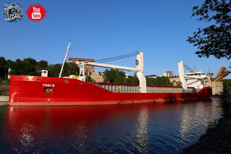 Το FINN III διασχίζει το Södertälje